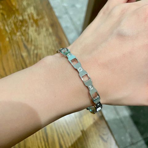 LẮC TAY NAM NỮ Cartier*  MẮT XÍCH BẢN MỎNG – KHẮC LOGO