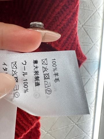 ÁO LEN NỮ CELIN CỔ POLO NỬA KHUY – DÁNG NGẮN TÔN EO, HỌA TIẾT ĐAN NỔI SANG TINH TẾ