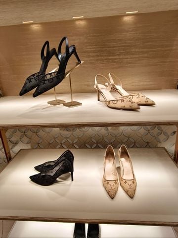GIÀY CAO GÓT NỮ L V SLINGBACK MŨI NHỌN MONOGRAM ĐÍNH ĐÁ NỀN LƯỚI GÓT 7CM