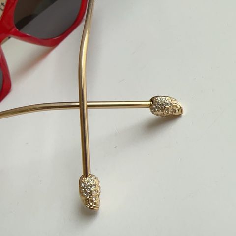 KÍNH NMA NỮ PHILIPP* PLEIN*  MẮT MÈO ĐEN – LOGO KIM LOẠI SANG TRỌNG