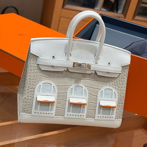 TÚI XÁCH NỮ H M BIRKIN 20 SELLIER FAUBOURG NEIGE – PHỐI DA VÂN CÁ SẤU, HỌA TIẾT MẶT TIỀN KIẾN TRÚC 3D