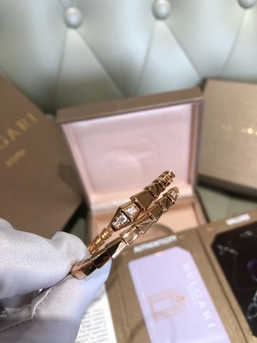 VÒNG TAY NỮ BVLG SERPENTI VIPER ĐÍNH ĐÁ DÁNG RẮN HÌNH HỌC SANG SẮC