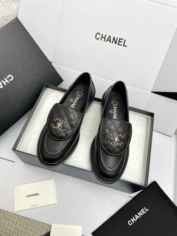 GIÀY LƯỜI NỮ CN CHẦN TRÁM LOGO CC ĐÍNH XÍCH PHOM GỌN TÔN CHÂN