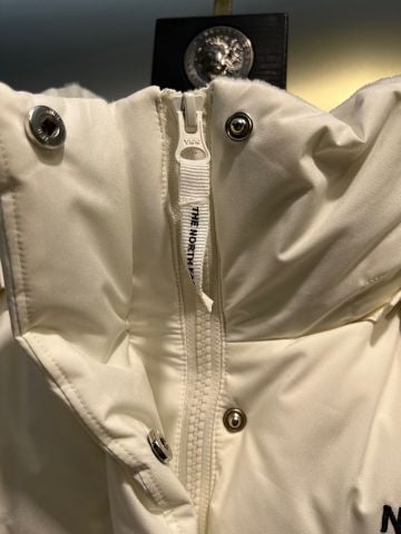ÁO PHAO LÔNG VŨ NỮ TNF THIẾT KẾ 2IN1 THÁO RỜI TAY – DÁNG CROPPED GỌN SANG