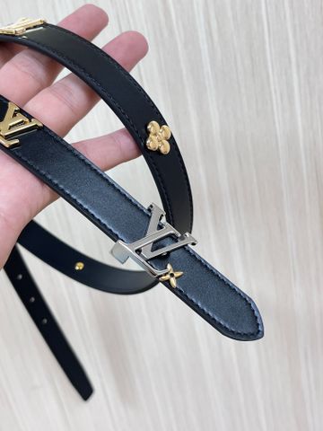 THẮT LƯNG NỮ L*V  2CM – ĐINH CHỮ CÁI & HOA MONOGRAM, DA BÒ LỲ MỊN, KHÓA PHỦ ĐEN