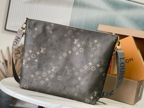 TÚI HOBO NỮ L V VAGABOND – MONOGRAM SURPLUS GX, FORM RŨ THỜI THƯỢNG, QUAI BẢN TO SIGNATURE