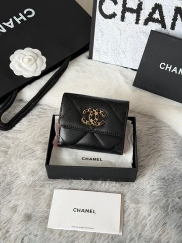 VÍ GẬP NGẮN NỮ CN DA CỪU CHẦN Ô MỀM MỊN LOGO DÂY XÍCH KIM LOẠI SANG TRỌNG