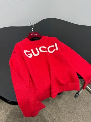 ÁO LEN NAM NỮ GC JACQUARD LOGO BẢN LỚN – PHOM CROPPED THỜI THƯỢNG, CHUẨN GU THU HÚT