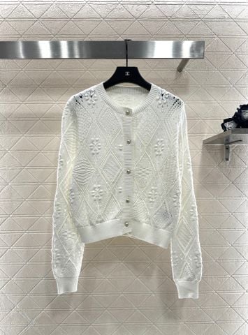 ÁO CARDIGAN NỮ DIO* LEN DỆT JACQUARD TRẮNG NGÀ – PHIÊN BẢN