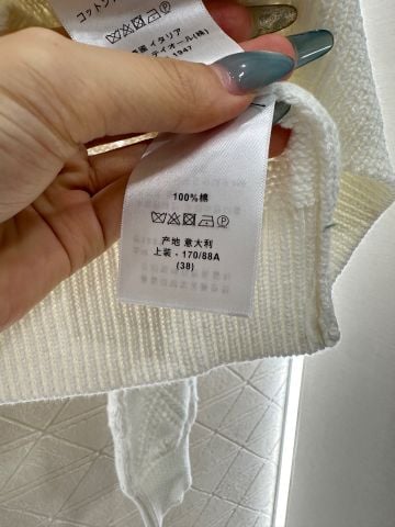 ÁO CARDIGAN NỮ DIO* LEN DỆT JACQUARD TRẮNG NGÀ – PHIÊN BẢN