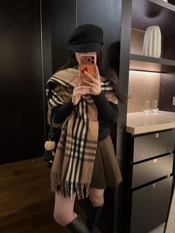 KHĂN CHOÀNG UNISEX BUR CARO BIỂU TƯỢNG