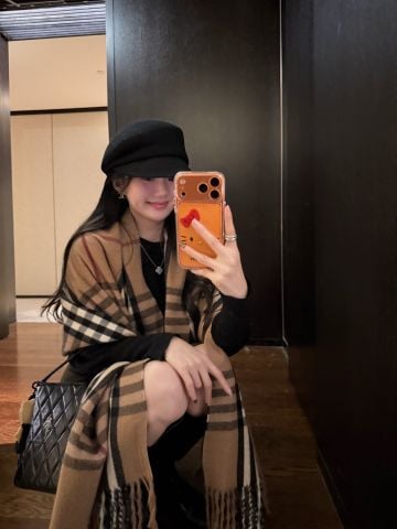 KHĂN CHOÀNG UNISEX BUR CARO BIỂU TƯỢNG