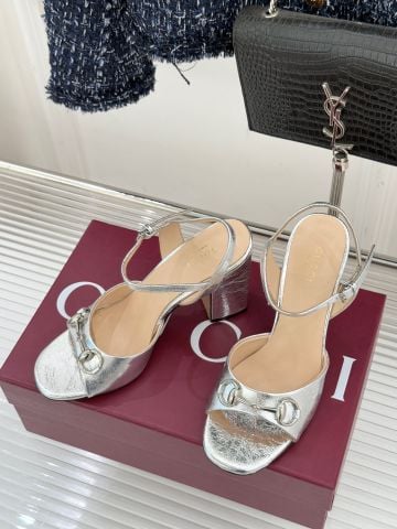 SANDAL CAO GÓT NỮ GC KHÓA MÃ TINH GỌN • DÁNG HỞ MŨI BẮT SÁNG • GÓT VUÔNG 9,5CM