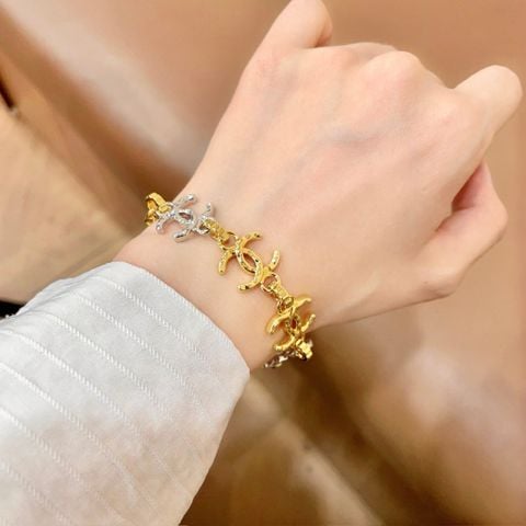 VÒNG TAY NỮ C N PHONG CÁCH VINTAGE PHỐI CHARM BIỂU TƯỢNG HAI TÔNG