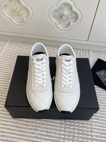 SNEAKER NAM NỮ CN DÁNG TRAINER TỐI GIẢN – CHẦN BÔNG SIGNATURE THANH LỊCH