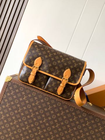 TÚI XÁCH NỮ L*V MONOGRAM GIBECIÈRE – VIBE VINTAGE