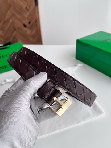THẮT LƯNG NỮ B V INTRECCIATO 2.5CM – DA BÊ ĐAN THỦ CÔNG, MẶT PIN BUCKLE CỔ ĐIỂN