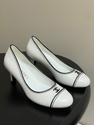 Giày cao gót nữ CHNEL Vintage da cừu phối logo cổ điển 6,5cm