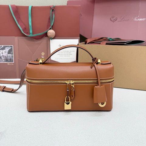 TÚI XÁCH NỮ LP EXTRA BAG L23 DÁNG HỘP DA TRƠN KHÓA TREO SANG TRỌNG
