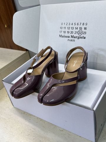 GIÀY CAO GÓT NỮ MARG TABI SPLIT-TOE LOGO CHỮ – DÁNG SLINGBACK SIÊU ĐỘC, GÓT TRỤ 7CM