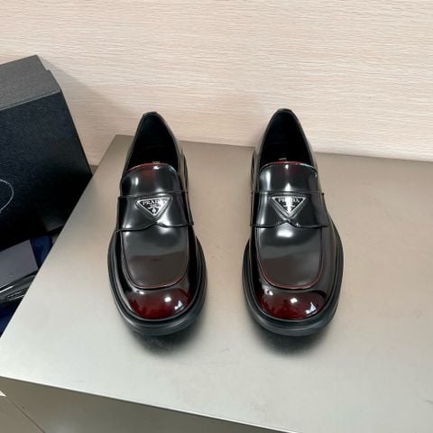 Giày nam Loafer PRAD* MEN’S TRIANGLE LOGO LOAFER – VẺ LỊCH LÃM Ý TRÊN TỪNG BƯỚC CHÂN