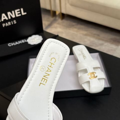 DÉP SANDAL NỮ C N DOUBLE C ROMAN – QUAI DA BÒ CAO CẤP PHỐI LOGO KIM LOẠI – LÓT DA CỪU NON, ĐẾ DA THẬT