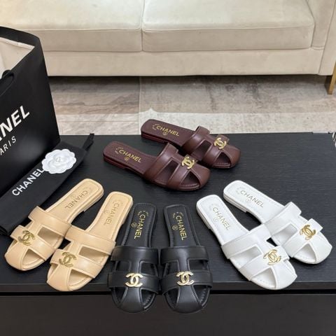 DÉP SANDAL NỮ C N DOUBLE C ROMAN – QUAI DA BÒ CAO CẤP PHỐI LOGO KIM LOẠI – LÓT DA CỪU NON, ĐẾ DA THẬT