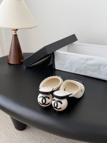 GIÀY MULE NỮ CN QUAI XÍCH BIỂU TƯỢNG – GÓT NGỌC TRAI NỔI BẬT