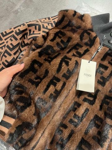 ÁO KHOÁC NỮ FND JACQUARD FF PHỐI LÔNG DÁNG BOMBER CỔ CAO SANG TRỌNG