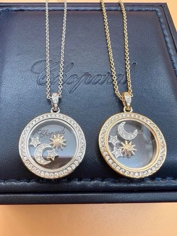 DÂY CHUYỀN NỮ C P HAPPY SUN, MOON AND STARS MẶT TRÒN ĐÍNH ĐÁ, BIỂU TƯỢNG CHUYỂN ĐỘNG
