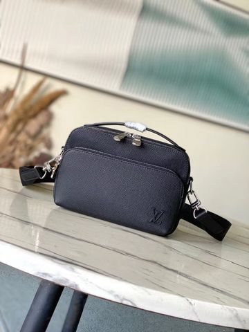 Túi xách nam L*V Avenue Messenger – Taiga Leather