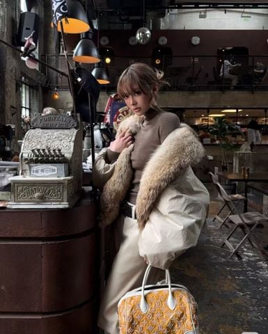 ÁO PHAO NỮ CỔ LÔNG CÁO BẠC TO BẢN – ẤM NHẸ SANG TRỌNG