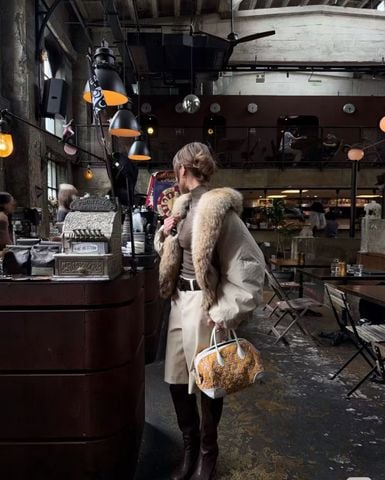 ÁO PHAO NỮ CỔ LÔNG CÁO BẠC TO BẢN – ẤM NHẸ SANG TRỌNG