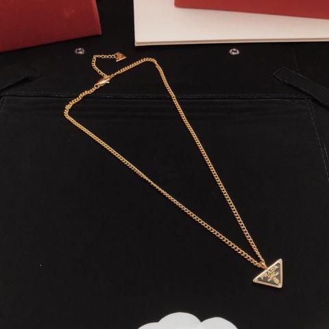 DÂY CHUYỀN NỮ P R MẶT TAM GIÁC ENAMEL – DÂY XÍCH METAL CHAIN THANH MẢNH