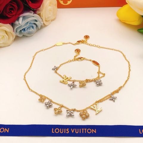 VÒNG TAY NỮ L V CHARM MONOGRAM PHỐI HOA ĐÍNH ĐÁ – DÁNG DÂY XÍCH THANH MẢNH