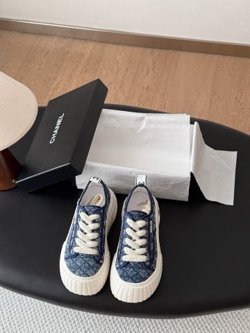GIÀY SNEAKER NỮ C N 26C – PHOM LOW-TOP ĐẾ CHUNKY, THÂN VẢI HỌA TIẾT QUILTED