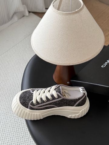 GIÀY SNEAKER NỮ C N 26C – PHOM LOW-TOP ĐẾ CHUNKY, THÂN VẢI HỌA TIẾT QUILTED