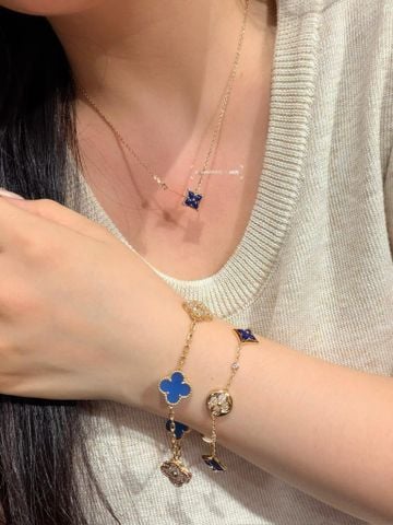 LẮC TAY NỮ D O CHARM CHỮ PHỐI NGỌC TRAI & ĐÁ PHA LÊ