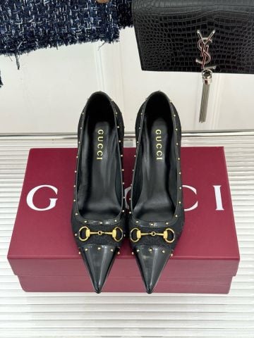 GIÀY CAO GÓT NỮ G C SAVOY HORSEBIT GG CANVAS ĐÍNH STUD – MŨI NHỌN GÓT 7,5 CM