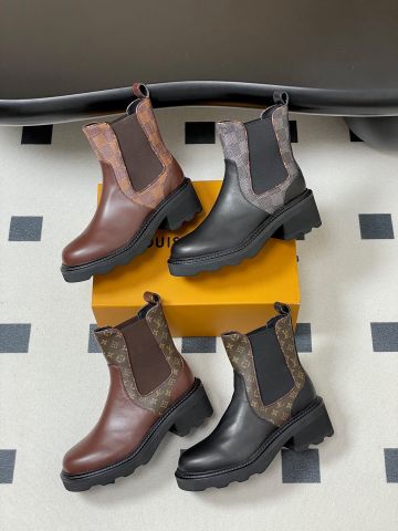 GIÀY BOOTS NỮ LV* BEAUBOURG CHELSEA PHỐI MONOGRAM – FORM GỌN, ĐẾ ĐÚC BỀN LỰC