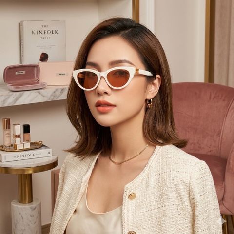 KÍNH MẮT NỮ MM DÁNG CAT-EYE GỌNG TRONG HIỆU ỨNG PHA LÊ TRÒNG TINTED SANG CHẢNH