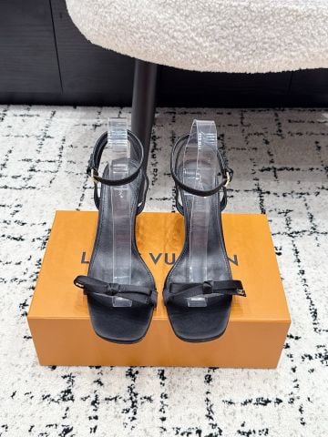 GIÀY CAO GÓT NỮ SANDAL L V QUAI MẢNH NƠ BƯỚM – GÓT KHỐI ĐÍNH PHA LÊ 7CM