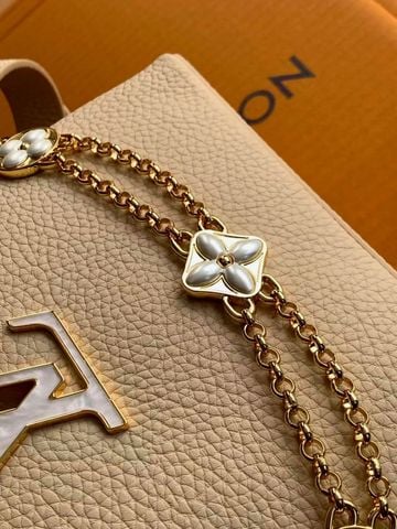 TÚI XÁCH NỮ L V CAPUCINES DAYDREAM DÂY XÍCH MONOGRAM ĐÍNH NGỌC TRAI