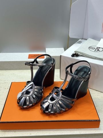 SANDAL CAO GÓT NỮ H M NOA PHOM WEDGE DA BÊ ÁNH KIM, CHI TIẾT CHAÎNE D’ANCRE