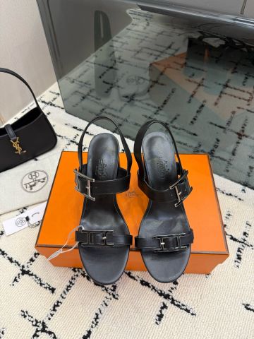 SANDAL CAO GÓT NỮ H M KELLY BUCKLE – PHOM HỞ MŨI, QUAI MẢNH TÔN CHÂN & GÓT TRỤ THANH LỊCH