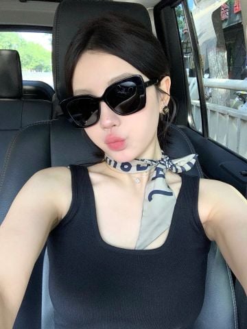 KÍNH MẮT NỮ CN FORM OVERSIZE CÀNG CHỮ NỔI ẤN TƯỢNG