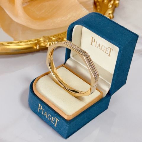 VÒNG TAY NỮ PIAG BANGLE V-GOLD ĐÍNH ĐÁ – VÂN KHẮC TINH XẢO, ĐỘ BẮT SÁNG SANG TRỌNG