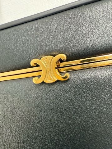 TÚI XÁCH NỮ C E RECTANGLE TRIOMPHE – PHOM HỘP THANH LỊCH, KHÓA KIM LOẠI SANG TRỌNG