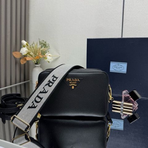 TÚI ĐEO VAI NỮ P R D SMALL LEATHER SHOULDER BAG – DA BÊ GRAINED LEATHER, HAI DÂY ĐEO HOÁN ĐỔI