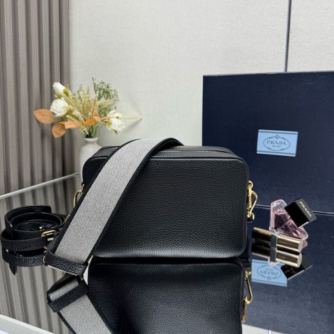 TÚI ĐEO VAI NỮ P R D SMALL LEATHER SHOULDER BAG – DA BÊ GRAINED LEATHER, HAI DÂY ĐEO HOÁN ĐỔI